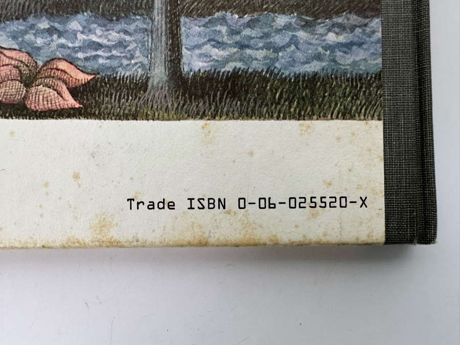 Where The Wild Things Are Book By Maurice Sendak Trade Edition ISBN 0-06-025520-X [Photo 4]