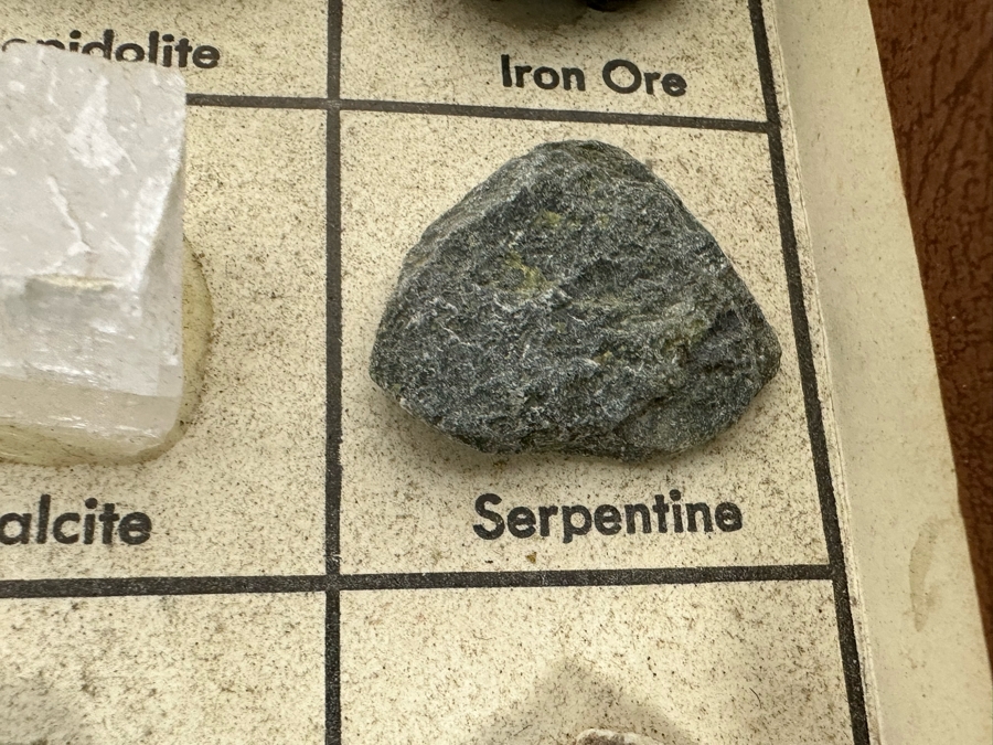 Pair Of Rocks And Minerals Cabinets Including Gold Ore, Petrified Wood, Copper Ore & Uranium Ore [Photo 16]