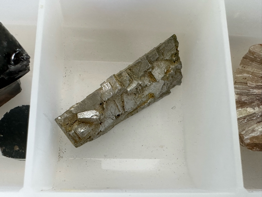 Various Rocks And Minerals Specimens [Photo 13]