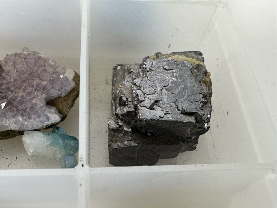 Various Rocks And Minerals Specimens [Photo 16]