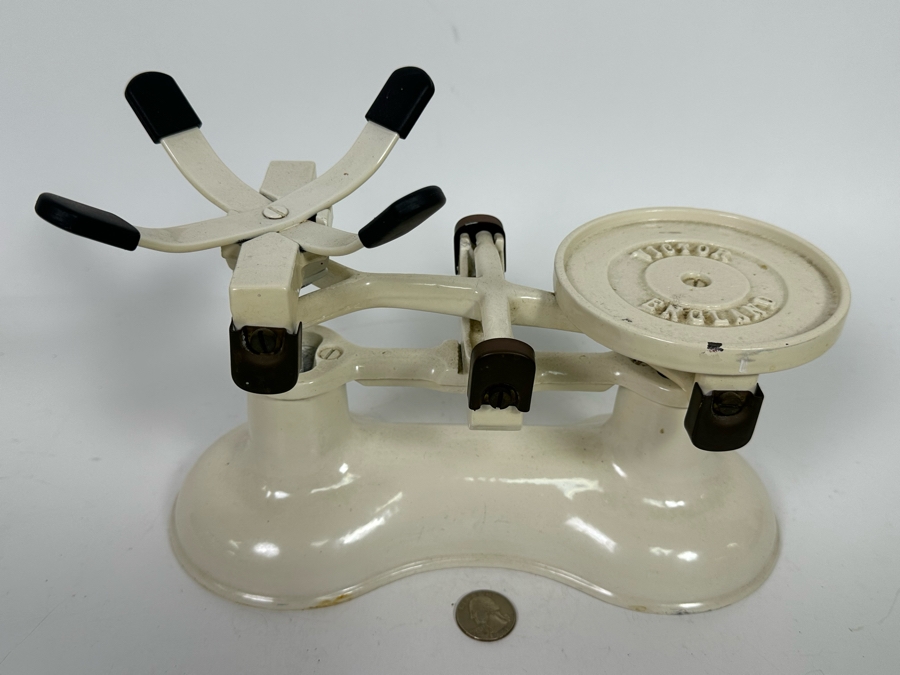 Vintage England Victor Kitchen Scale [Photo 2]