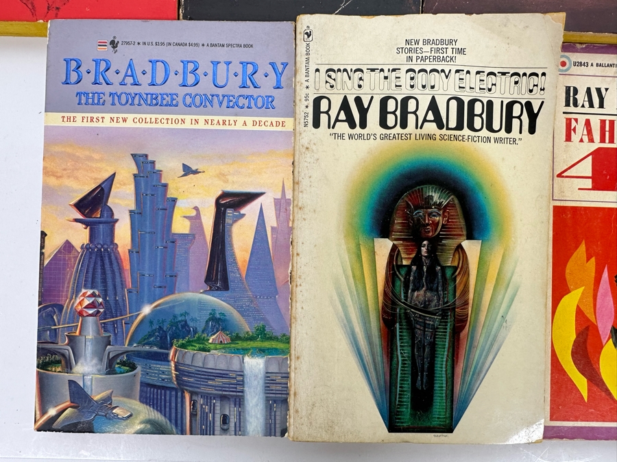 Vintage Paperback Science Fiction Novels From Ray Bradbury [Photo 11]