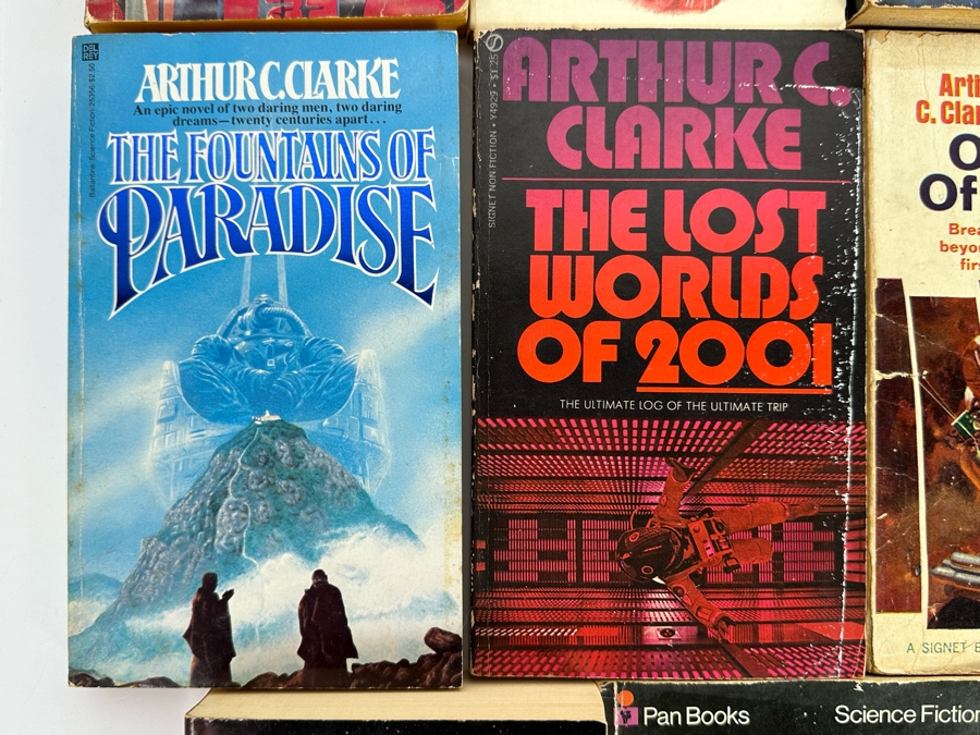 Vintage Paperback Science Fiction Novels From Arthur C. Clarke And Isaac Asimov [Photo 7]