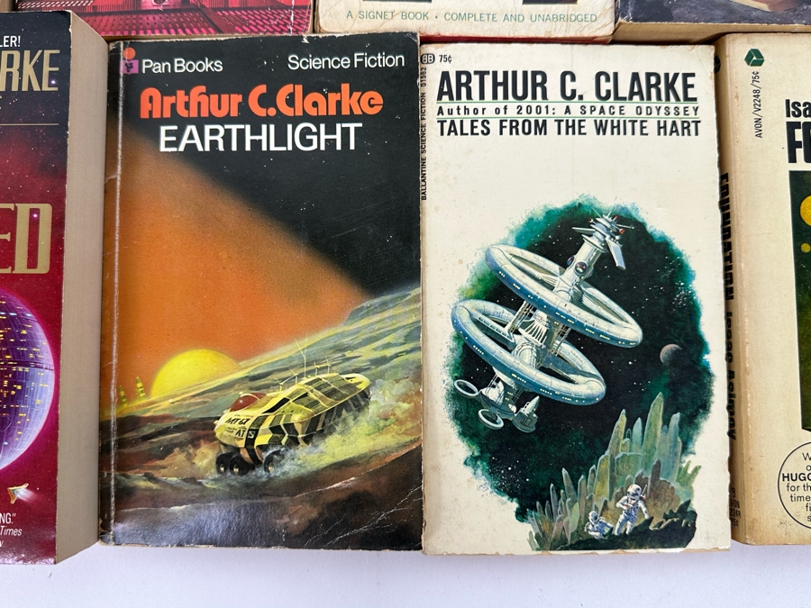 Vintage Paperback Science Fiction Novels From Arthur C. Clarke And Isaac Asimov [Photo 5]