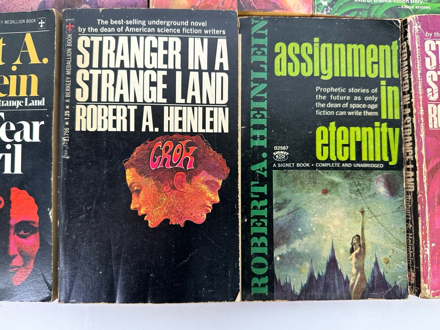 Vintage Paperback Science Fiction Novels From Robert A. Heinlein [Photo 13]