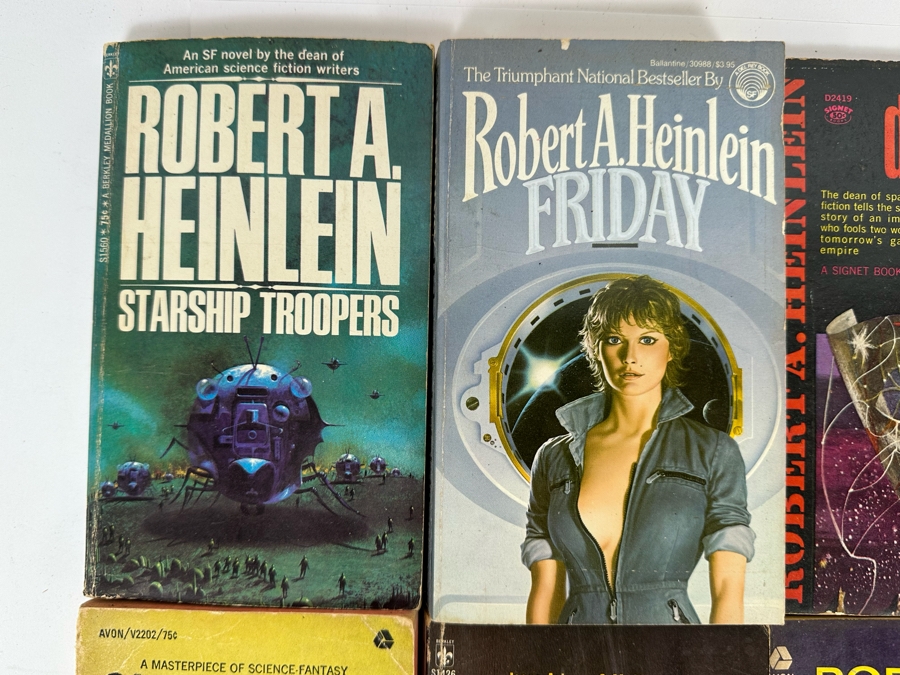 Vintage Paperback Science Fiction Novels From Robert A. Heinlein [Photo 4]