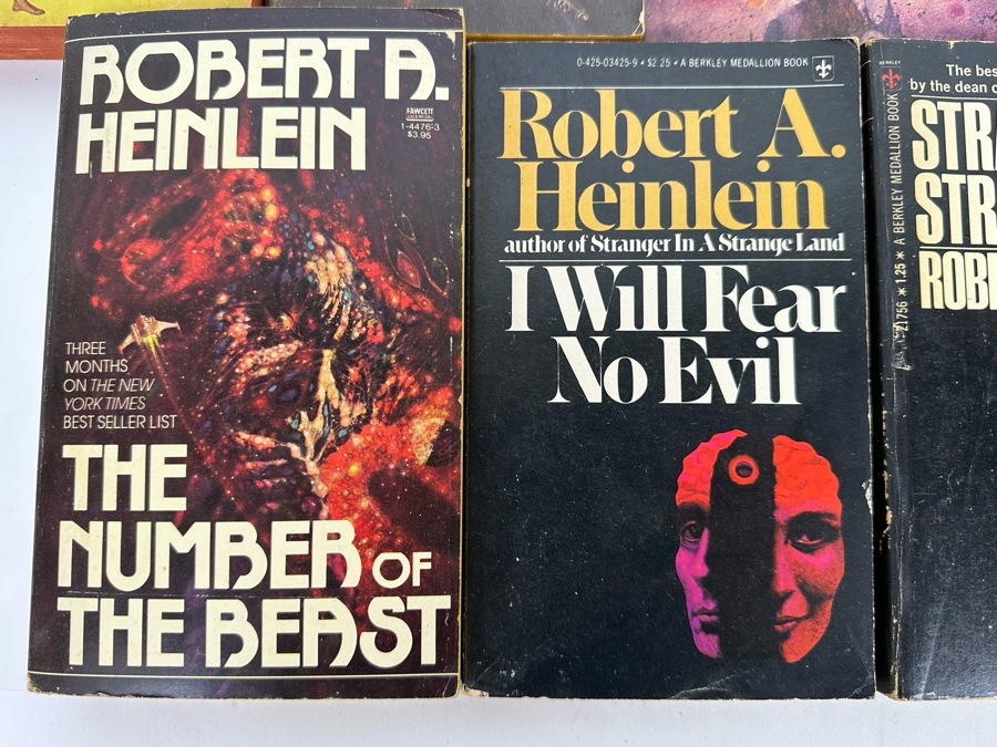 Vintage Paperback Science Fiction Novels From Robert A. Heinlein [Photo 14]