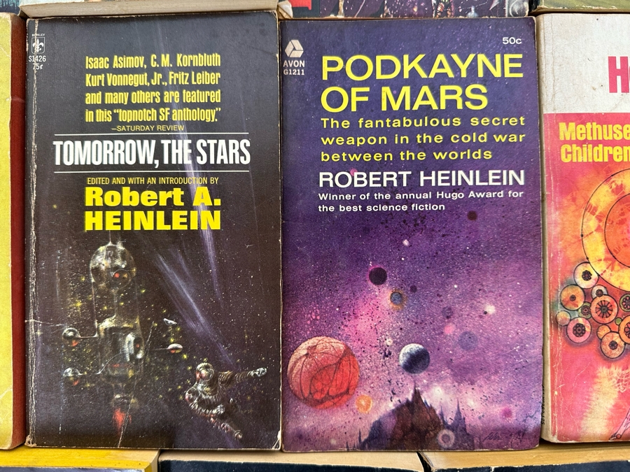 Vintage Paperback Science Fiction Novels From Robert A. Heinlein [Photo 10]