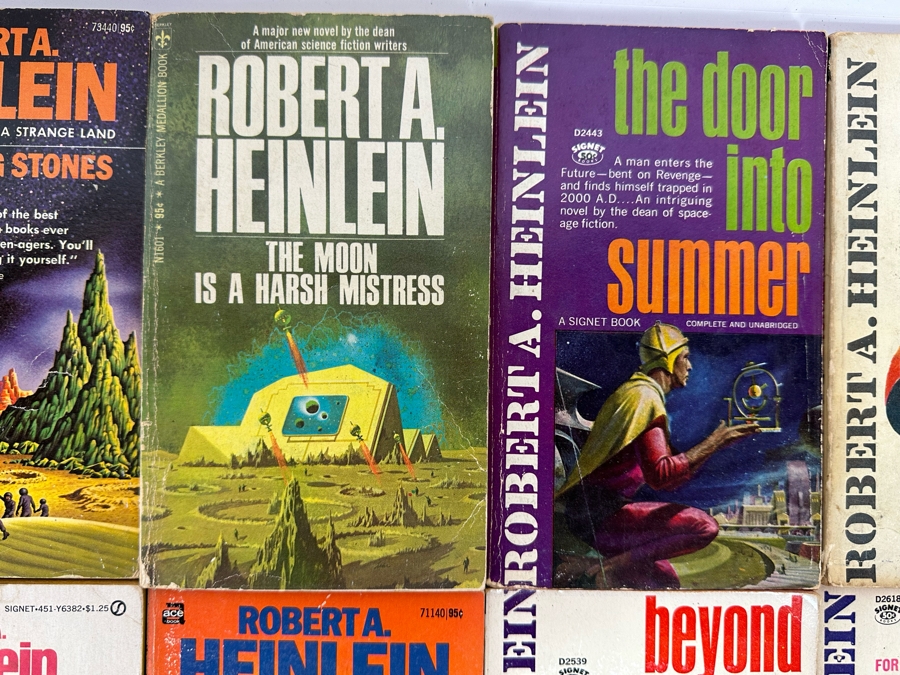 Vintage Paperback Science Fiction Novels From Robert A. Heinlein [Photo 6]