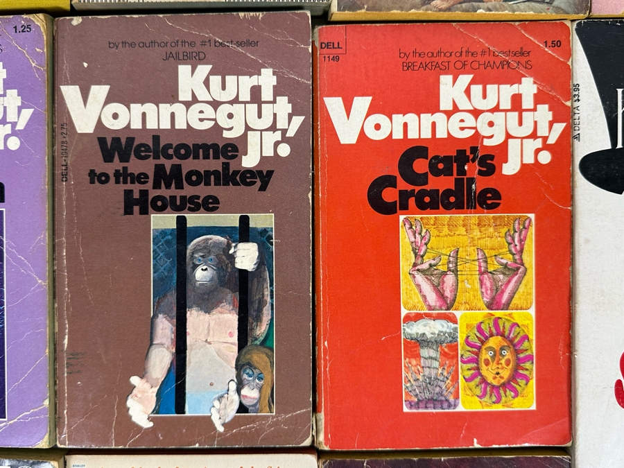 Vintage Paperback Science Fiction Novels From Michael Crichton, Anne McCaffrey, Kurt Vonnegut, Jr., Robert Silverberg & Frank Herbert [Photo 8]