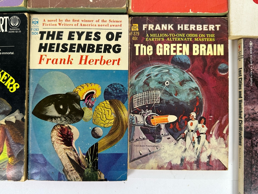Vintage Paperback Science Fiction Novels From Michael Crichton, Anne McCaffrey, Kurt Vonnegut, Jr., Robert Silverberg & Frank Herbert [Photo 11]
