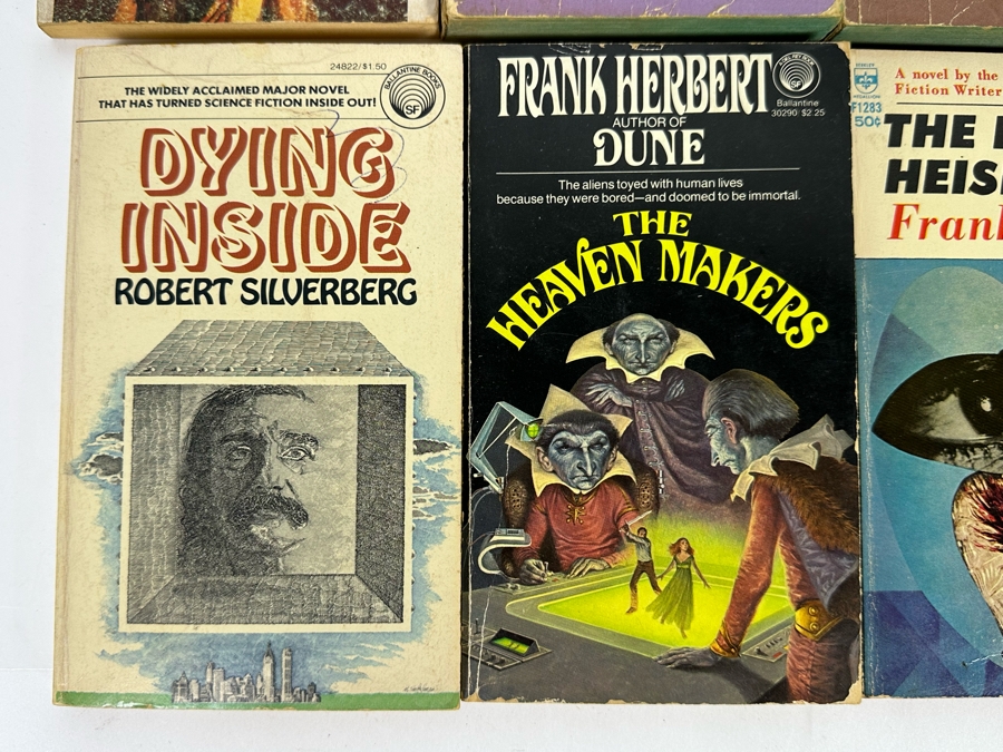 Vintage Paperback Science Fiction Novels From Michael Crichton, Anne McCaffrey, Kurt Vonnegut, Jr., Robert Silverberg & Frank Herbert [Photo 12]