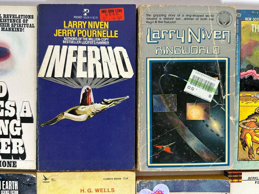 Vintage Paperback Science Fiction Novels [Photo 5]