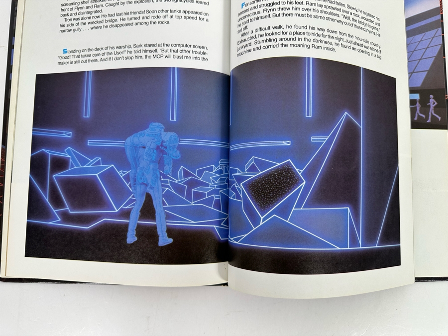 First Edition 1982 TRON Disney Movie Hardcover Storybook By Lawrence Weinberg [Photo 5]