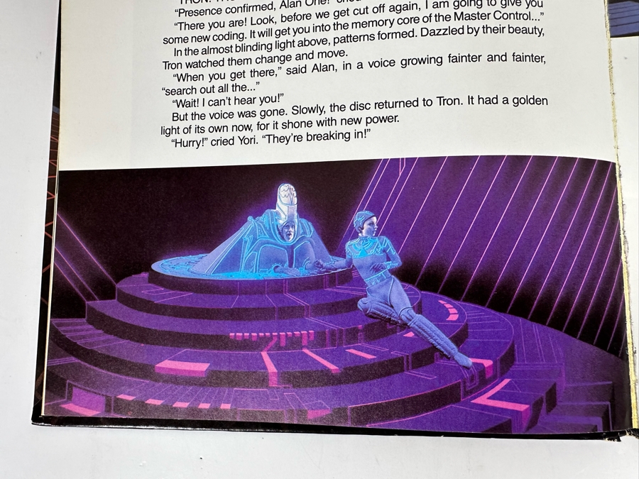 First Edition 1982 TRON Disney Movie Hardcover Storybook By Lawrence Weinberg [Photo 6]