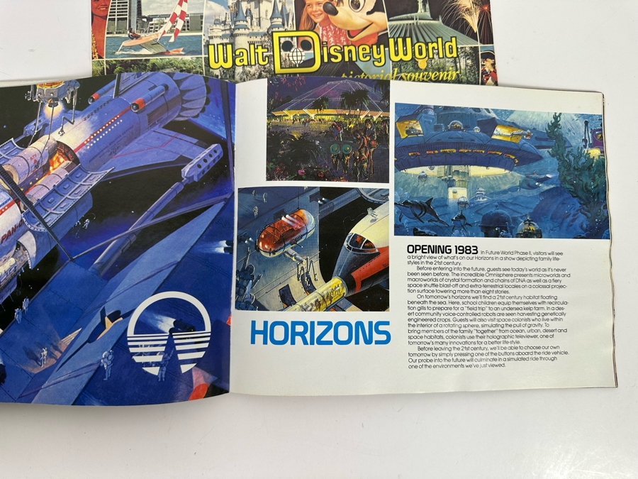 1982 Walt Disney World & Epcot Center Pictorial Souvenir Programs [Photo 10]