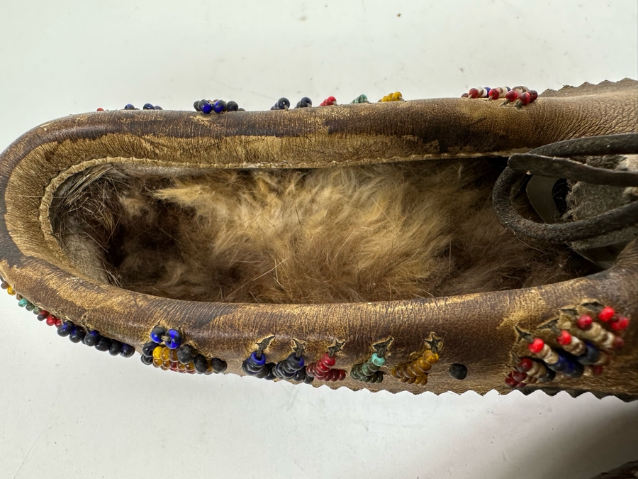 Vintage Native American Leather Fur Lined Moccasins With Beadwork 10.5L [Photo 22]