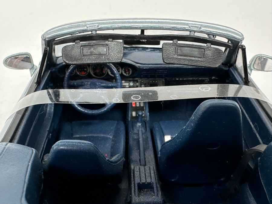 Porsche 911 Carrera Cabriolet 1994 Model Car Maisto [Photo 7]