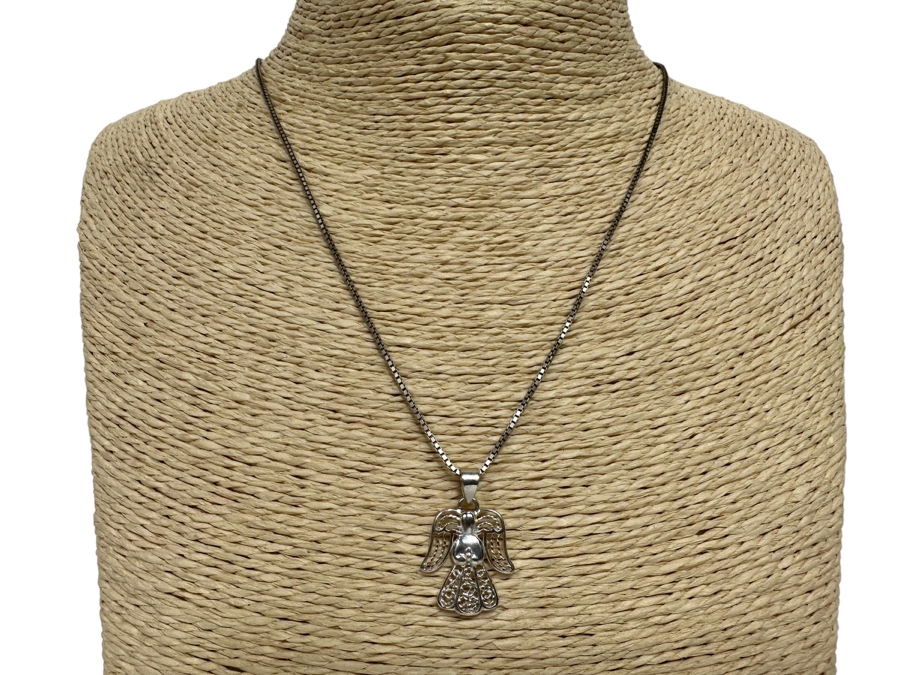 Sterling Silver Angel Pendant With Sterling Silver 18' Chain Necklace 4.6g [Photo 3]