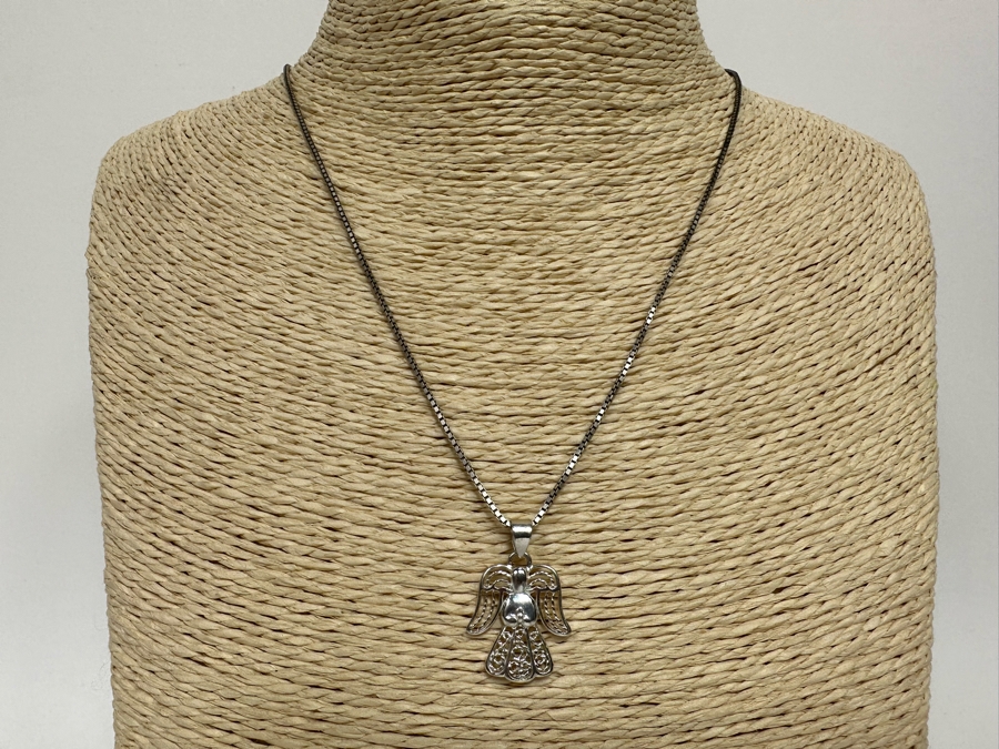 Sterling Silver Angel Pendant With Sterling Silver 18' Chain Necklace 4.6g [Photo 4]