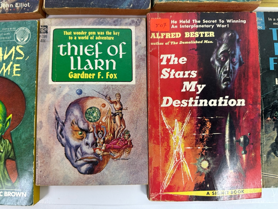 Vintage Science Fiction Paperback Books Lot [Photo 13]