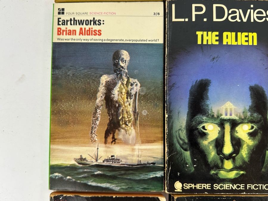 Vintage Science Fiction Paperback Books Lot [Photo 11]