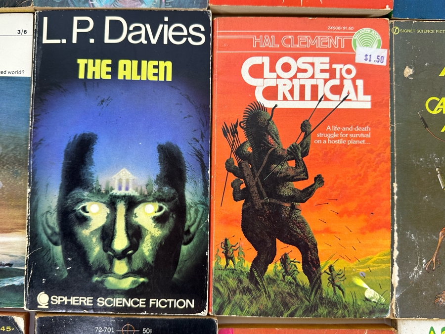 Vintage Science Fiction Paperback Books Lot [Photo 10]