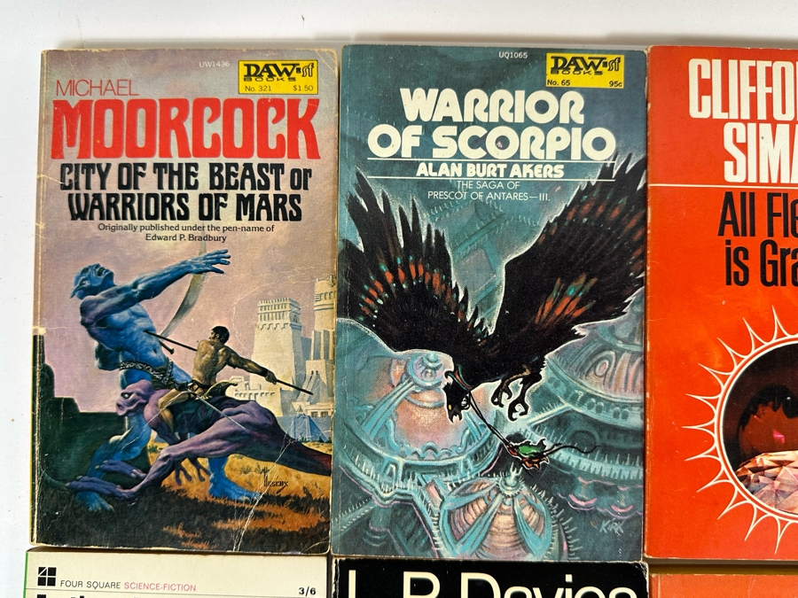 Vintage Science Fiction Paperback Books Lot [Photo 4]