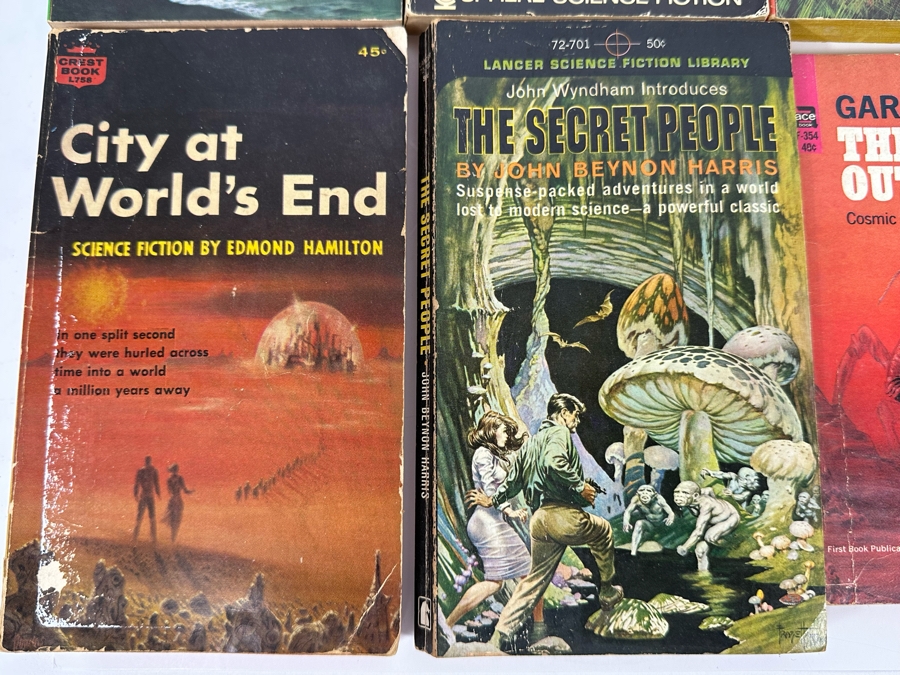 Vintage Science Fiction Paperback Books Lot [Photo 12]