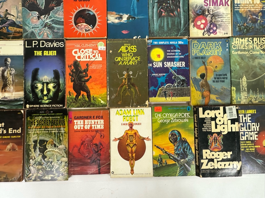 Vintage Science Fiction Paperback Books Lot [Photo 2]