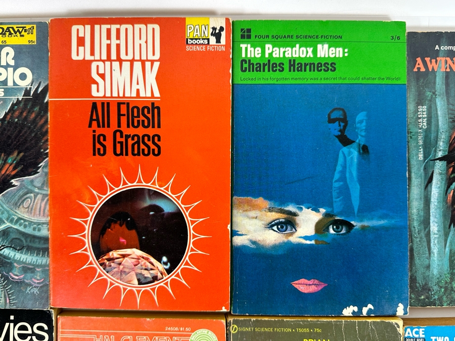 Vintage Science Fiction Paperback Books Lot [Photo 5]