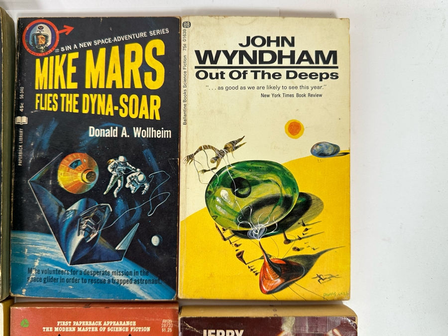 Vintage Science Fiction Paperback Books Lot [Photo 6]