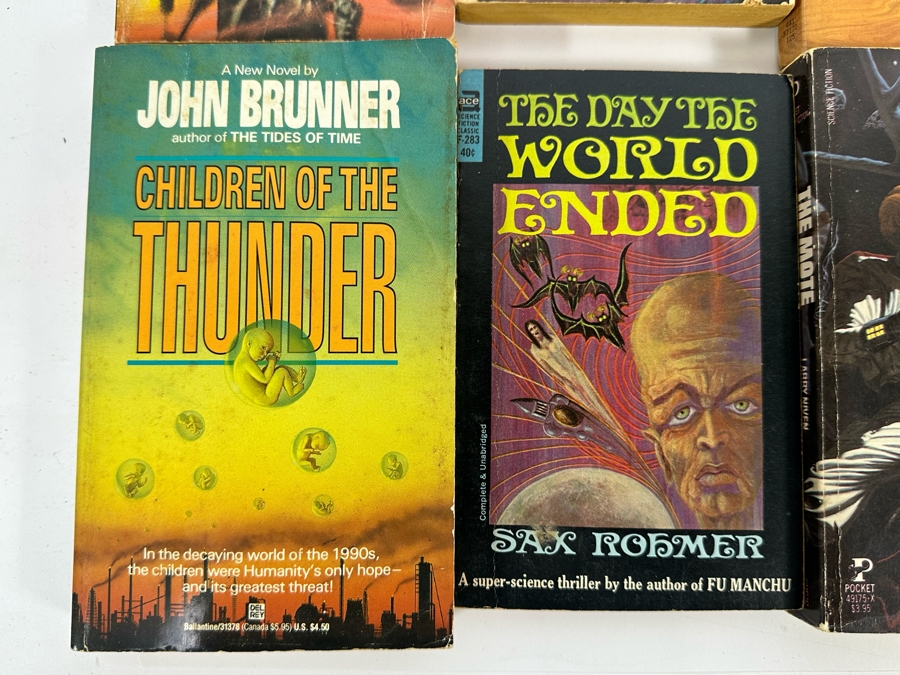 Vintage Science Fiction Paperback Books Lot [Photo 11]