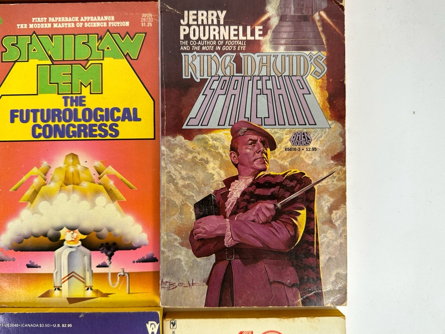 Vintage Science Fiction Paperback Books Lot [Photo 10]
