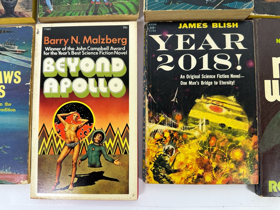 Vintage Science Fiction Paperback Books Lot [Photo 12]