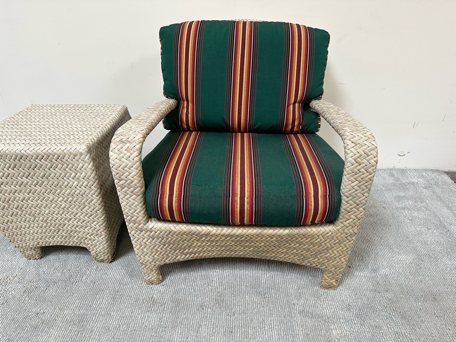 Outdoor Patio Furniture Armchair With Side Table [Photo 4]