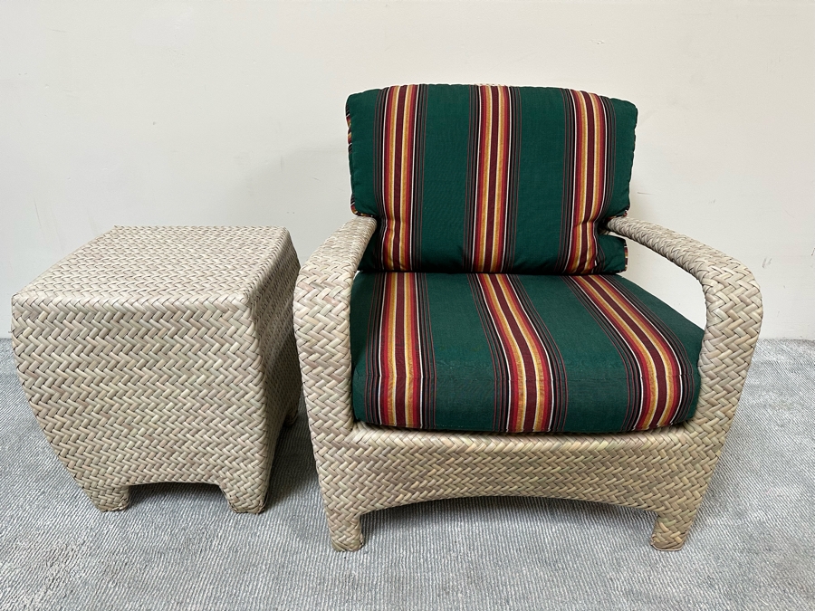 Outdoor Patio Furniture Armchair With Side Table [Photo 3]