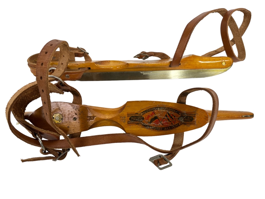 Antique Dutch Wooden Strap-On Ice Skates With Steel Blades N.V. FA G. S. Ruiter Akkrum 17L [Photo 1]
