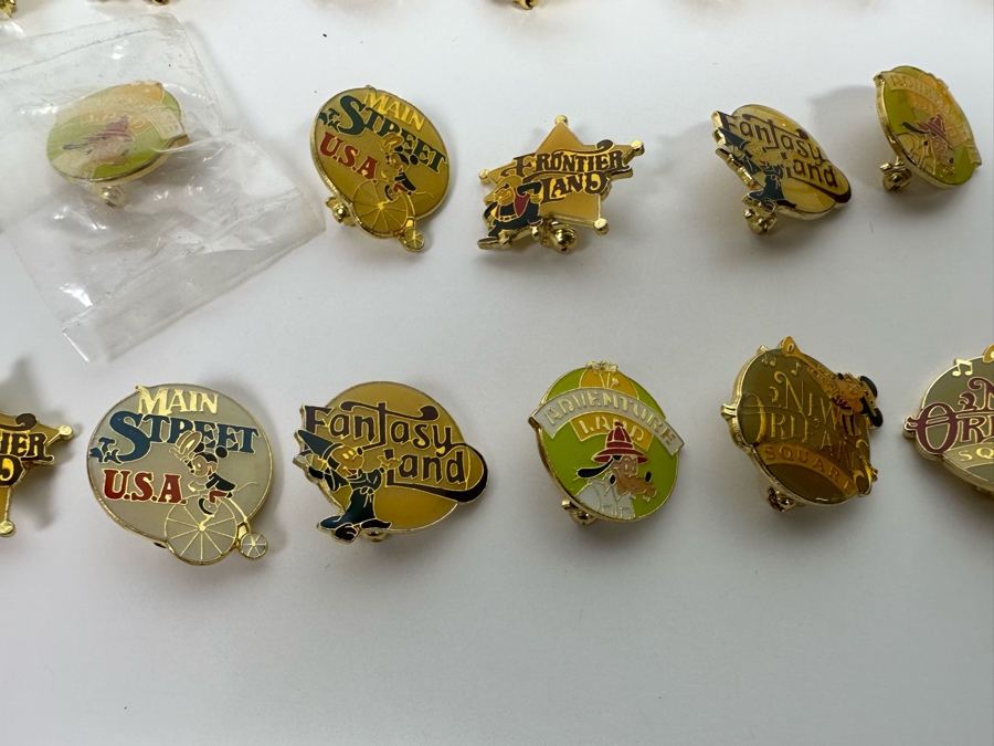 Collection Of Vintage Walt Disney Disneyland Buttons And Pins [Photo 19]