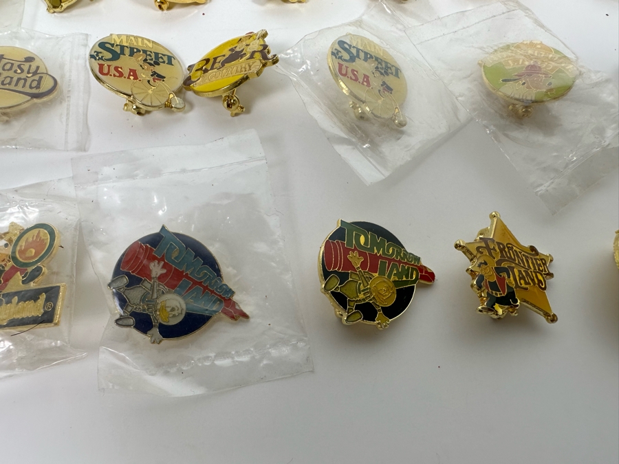 Collection Of Vintage Walt Disney Disneyland Buttons And Pins [Photo 20]