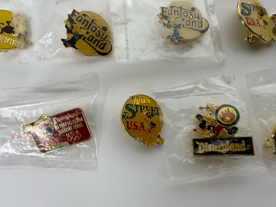 Collection Of Vintage Walt Disney Disneyland Buttons And Pins [Photo 21]