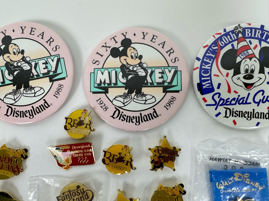 Collection Of Vintage Walt Disney Disneyland Buttons And Pins [Photo 6]