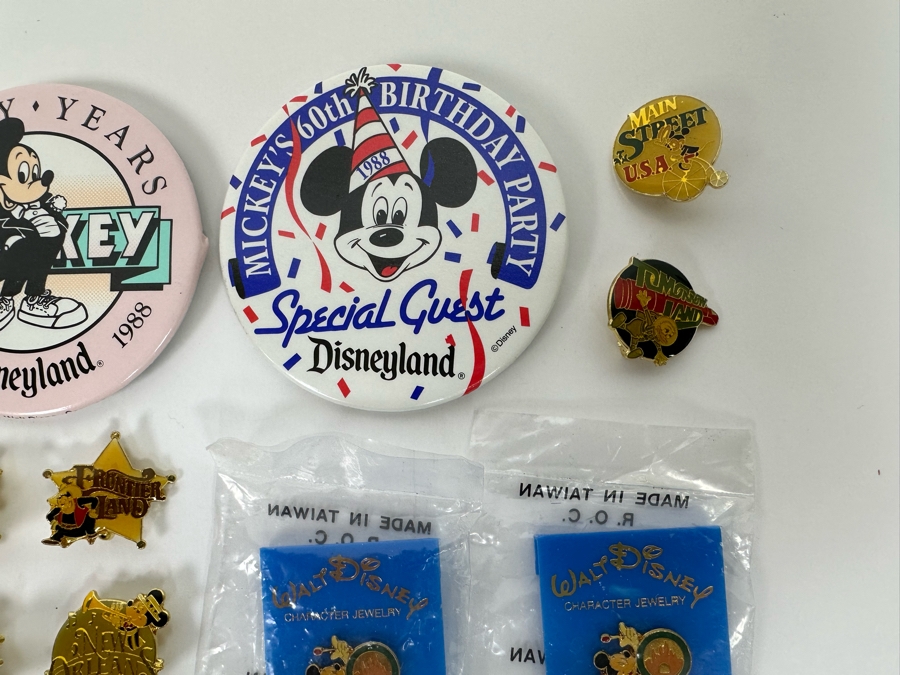 Collection Of Vintage Walt Disney Disneyland Buttons And Pins [Photo 7]