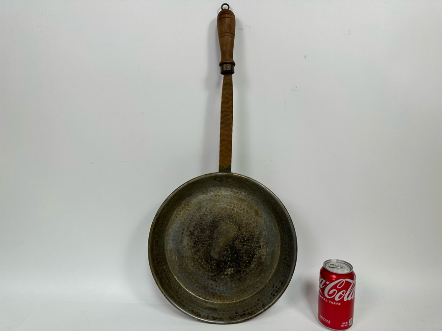 Vintage Hand Hammered Copper Skillet Pan With Long Handle 12R X 26L [Photo 2]