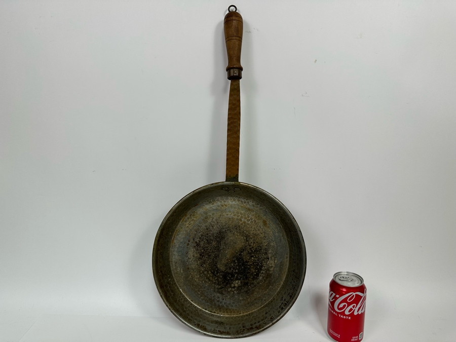 Vintage Hand Hammered Copper Skillet Pan With Long Handle 12R X 26L [Photo 3]