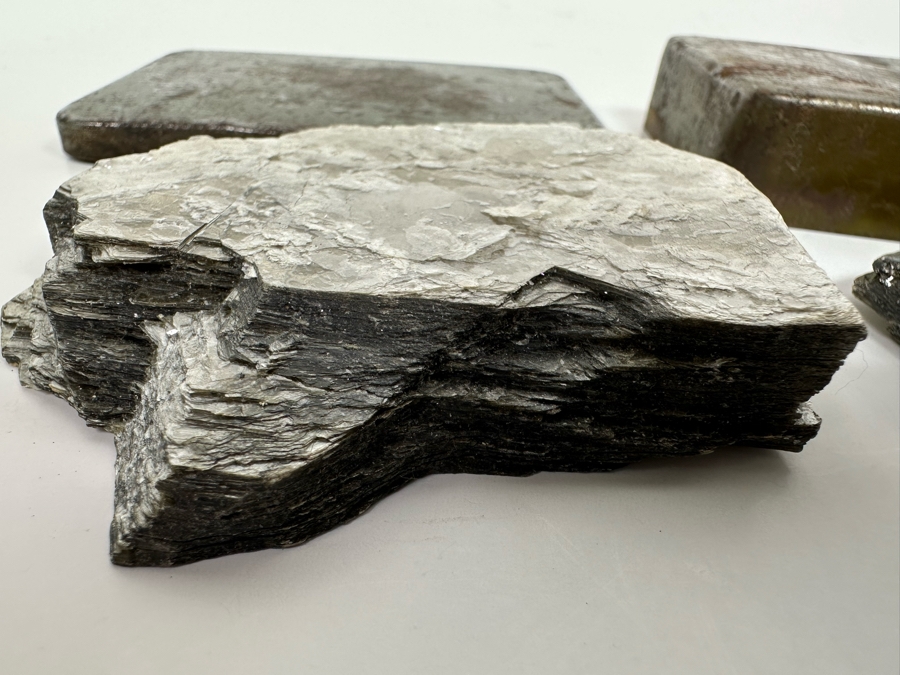 Old Metal Cigarette Tin Box With Pair Of Mica Silicate Minerals [Photo 8]