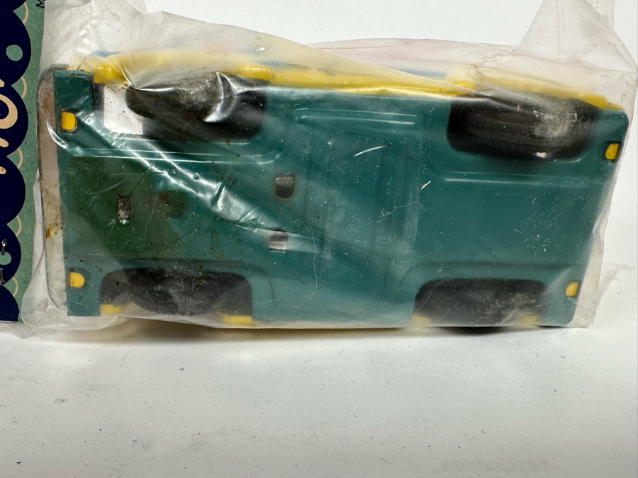 Pair Of Sealed Friction Toys Ice Cream Delivery Van And Bread & Cake Delivery Van Made In Japan [Photo 13]