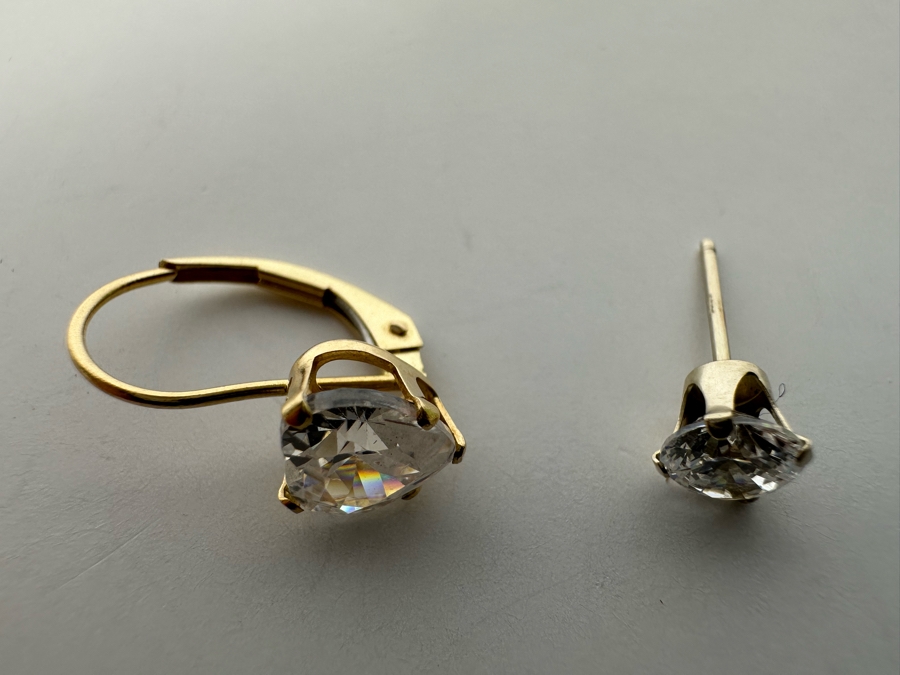 Pair Of 14K Gold CZ Earrings, Non-Matching 1.1g [Photo 4]