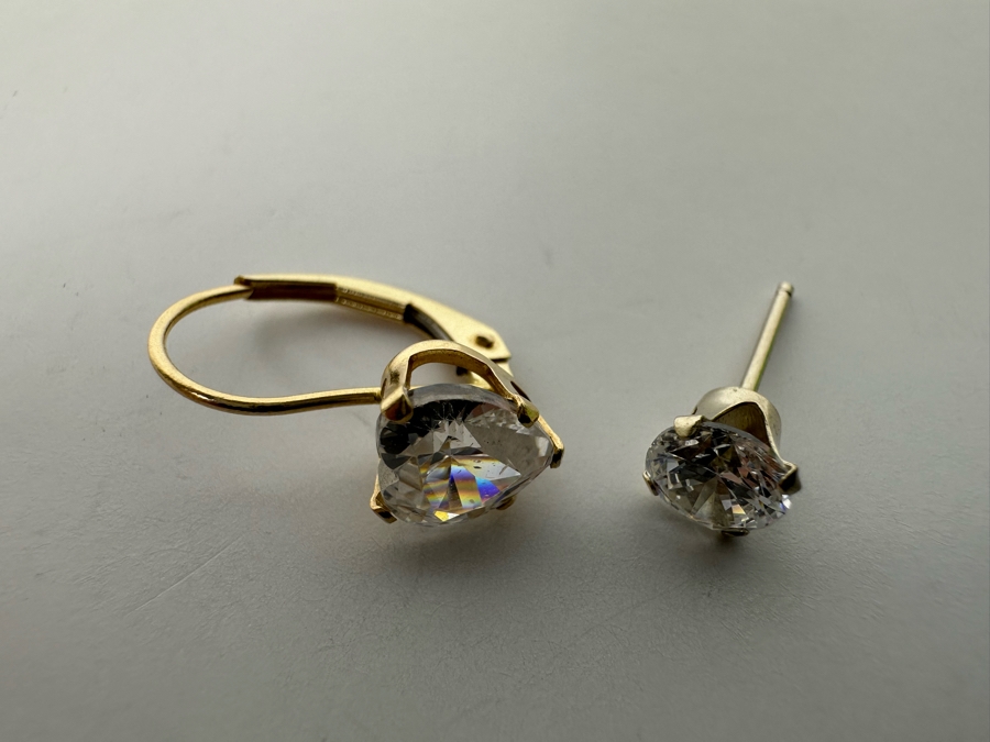 Pair Of 14K Gold CZ Earrings, Non-Matching 1.1g [Photo 3]