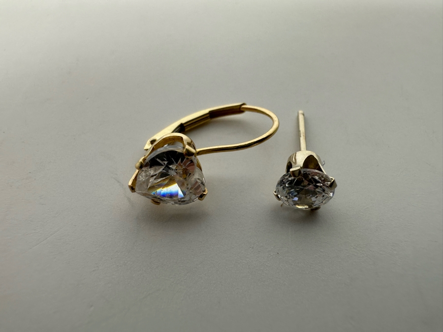 Pair Of 14K Gold CZ Earrings, Non-Matching 1.1g [Photo 5]